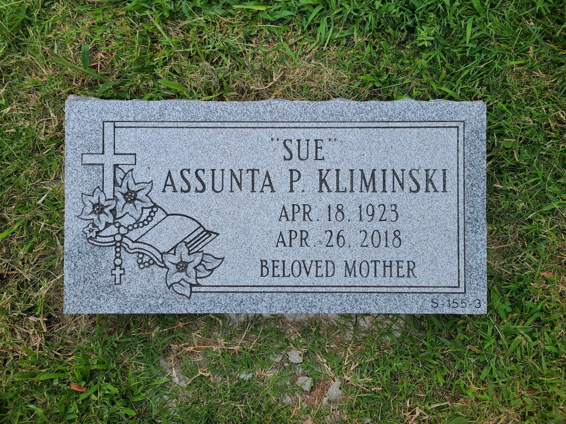 Flat grave marker portfolio by Da Vinci Monuments.