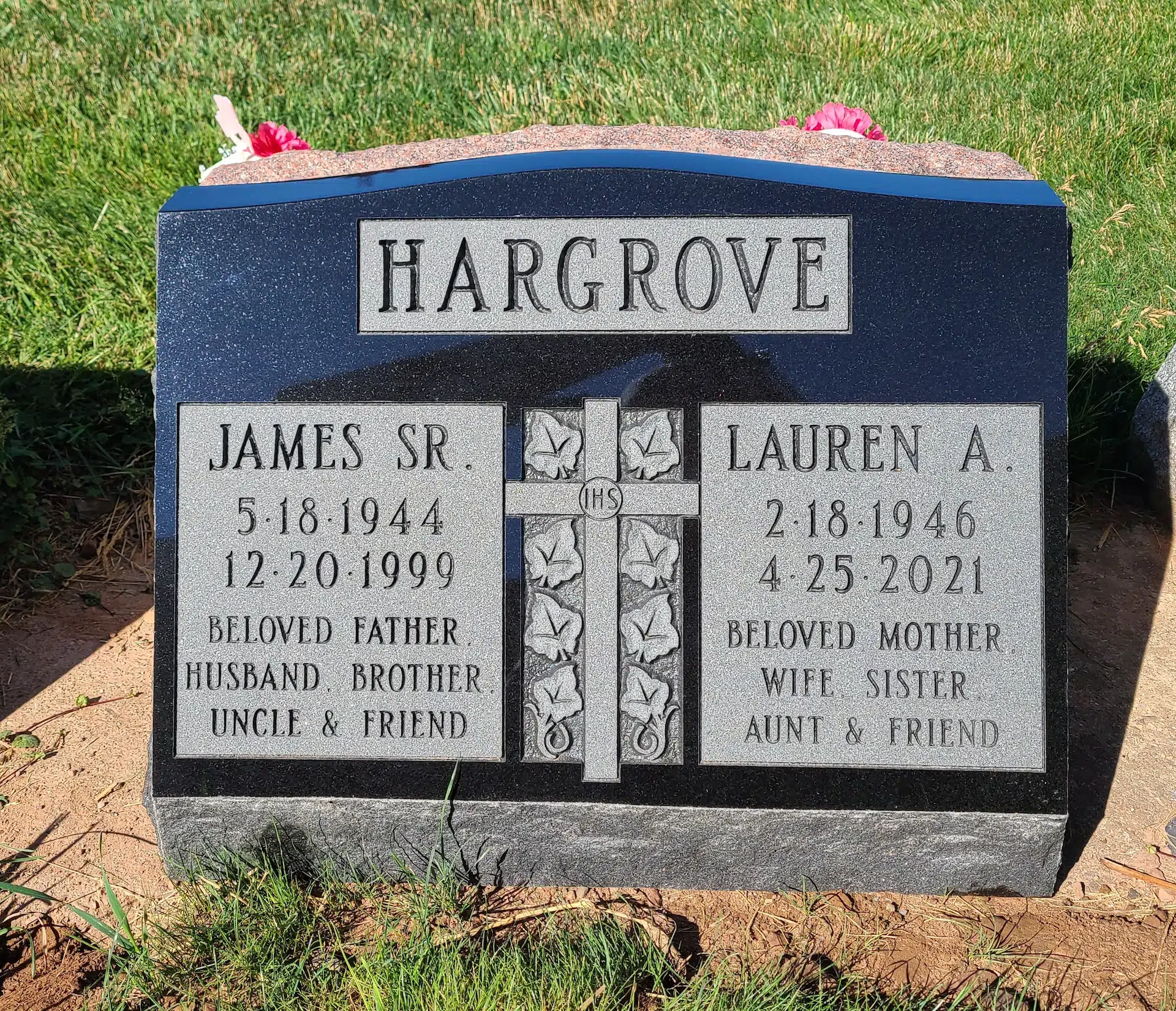 Slant headstones portfolio by Da Vinci Monuments.
